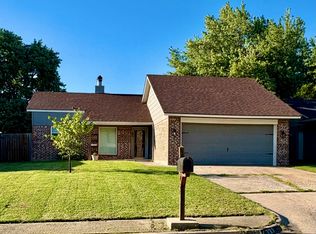 737 Royal Ln, Yukon, OK 73099
