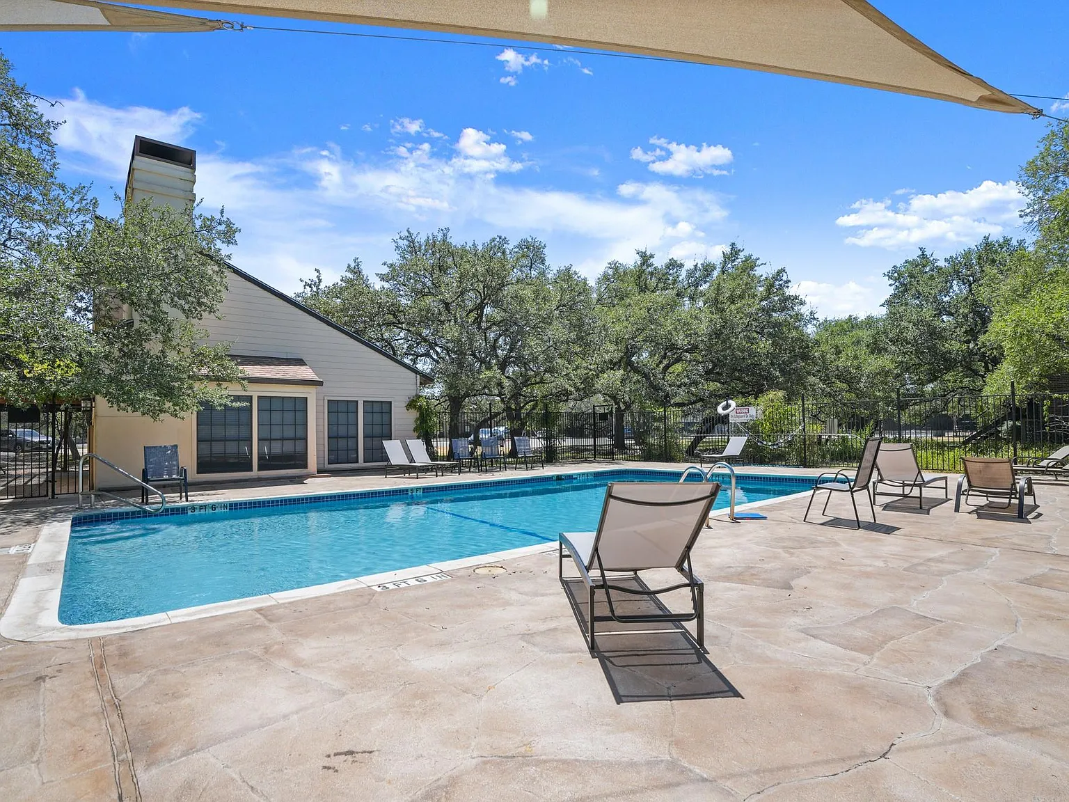 3 bed, 2.0 bath, 1342 sqft, $2,200 — Photo 4