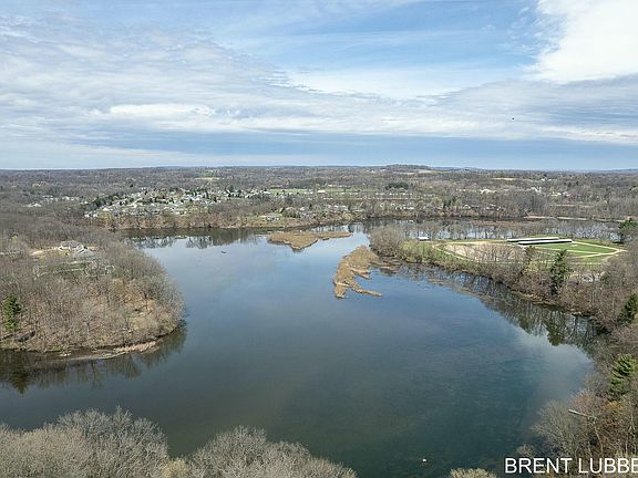 3rd image of 478 Lake Dr