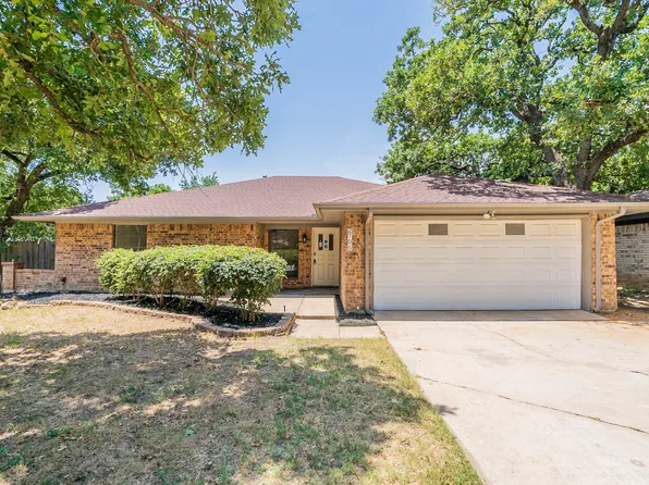 2705 Meadow Grn, Bedford, TX 76021