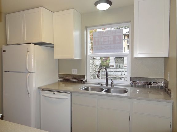 3rd image of 1921 N Oakes St APT B