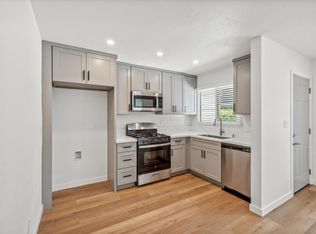 206 Chicago Ave APT E, Huntington Beach, CA 92648