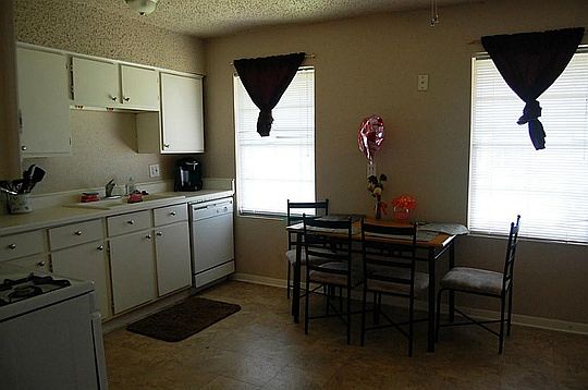 4th image of 3222 Sophie Ann Dr