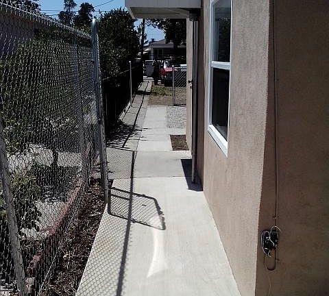 5th image of 10928 Eastwood Ave