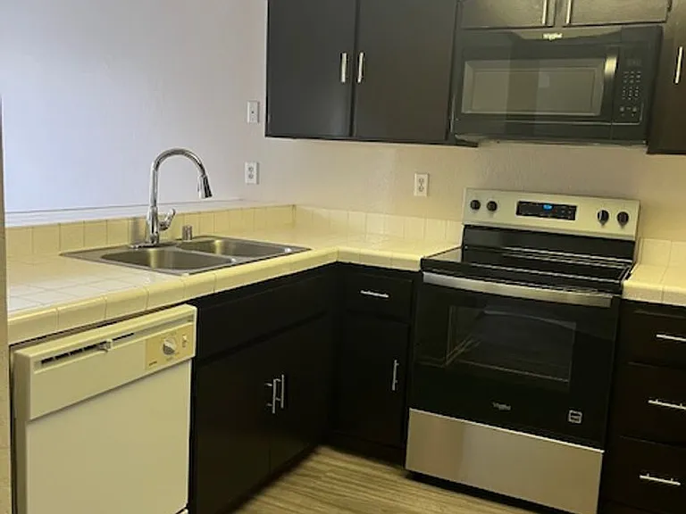 2600 Chandler Ct #31 — Photo 7