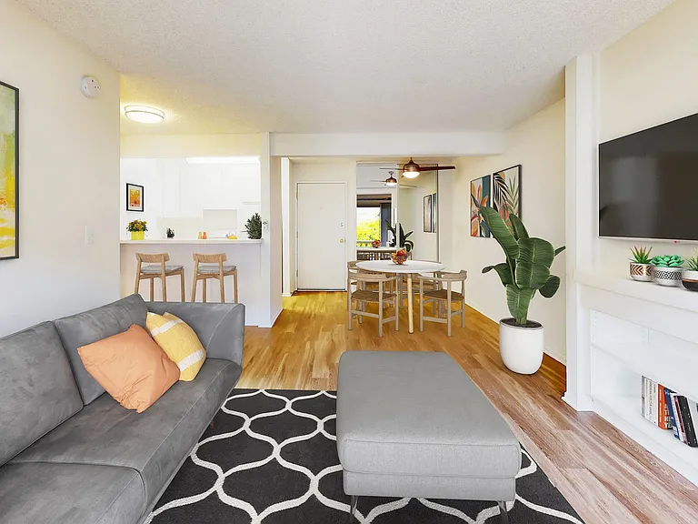 Village Pointe Apartments — Photo 5