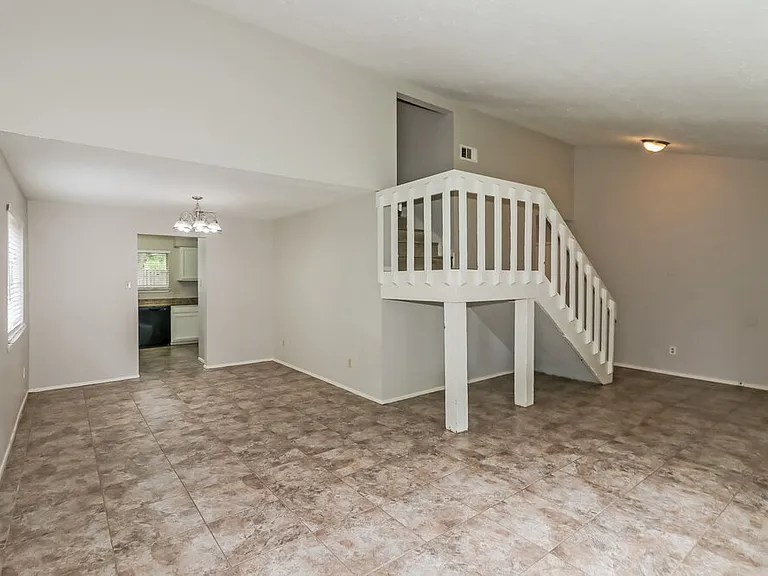 11923 Yeatmah Ln — Photo 5
