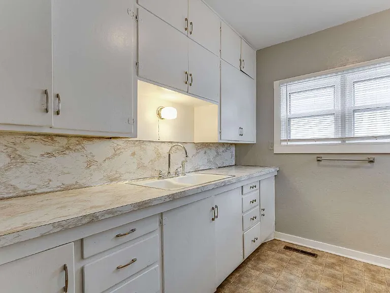 514 S Fern Ave — Photo 9
