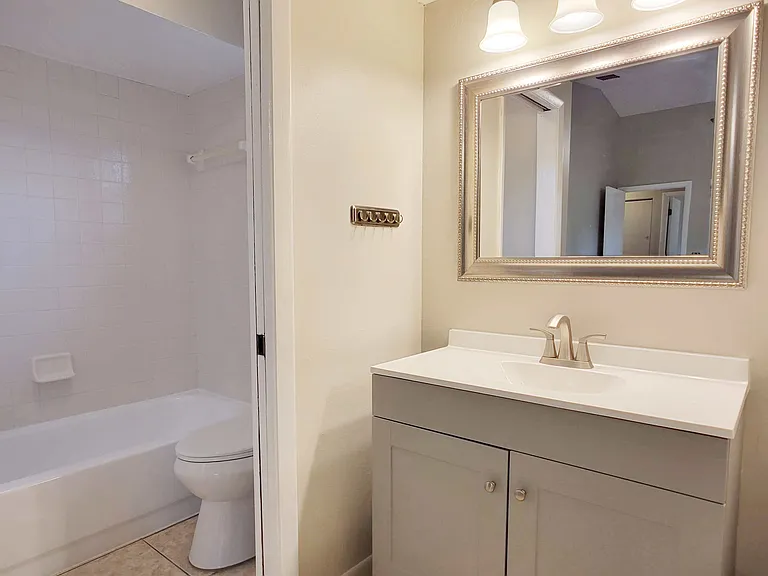 8411 N Greenwood Ave — Photo 7