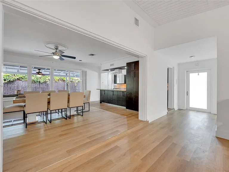 630 NE 117th St — Photo 25
