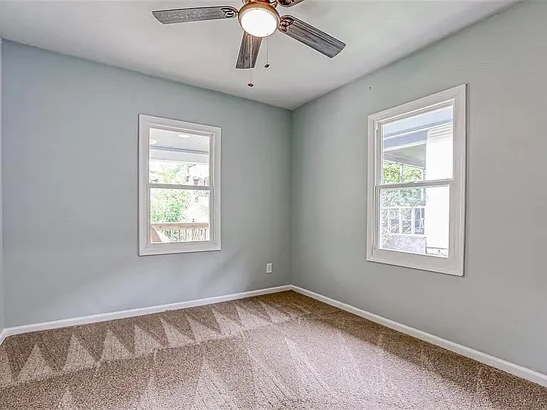 3 bed, 720 sqft, $1,500 — Photo 2