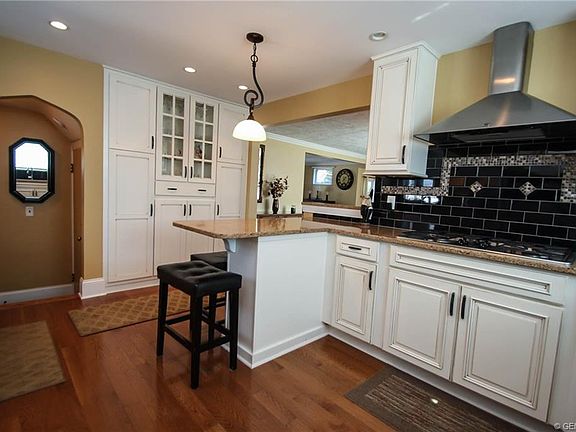 5th image of 430 Bayside Dr