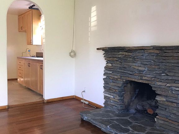 Sittingroom fireplace