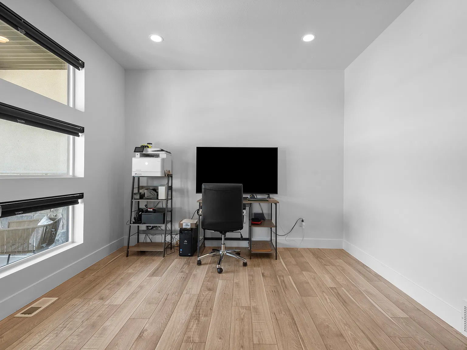 4 bed, 2.5 bath, 4268 sqft, $3,900 — Photo 2