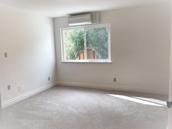 5th image of 19359 Titus Ct