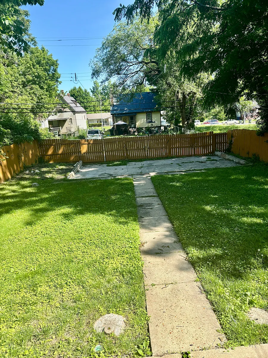 Building Photo - 5436-5438 Gilmore Ave #1B