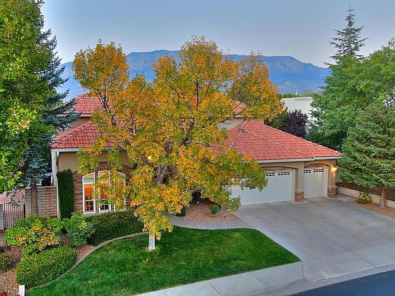 3rd image of 11215 Desert Classic Ln NE