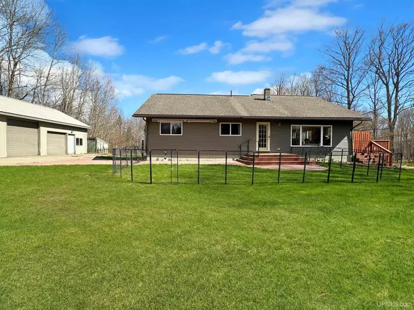 3902 Luoma Rd, Chatham, MI 49816