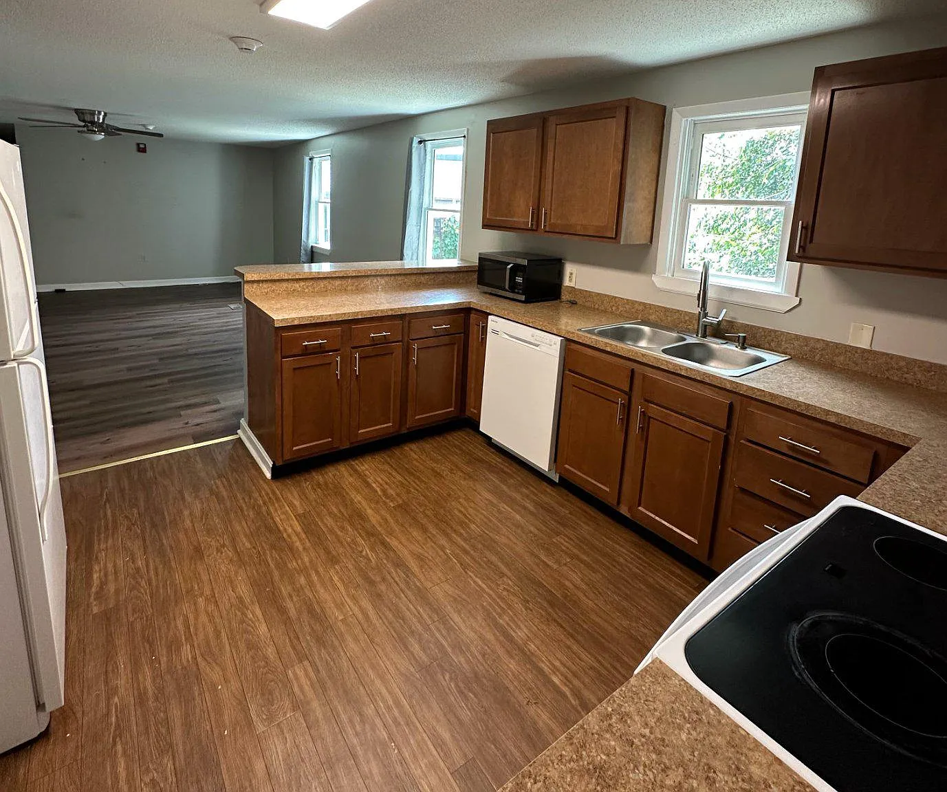2 bed, 1.0 bath, 1227 sqft, $2,750 — Photo 4