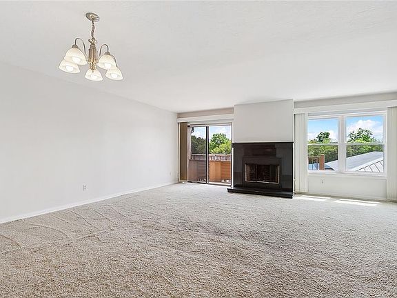 3rd image of 12 Lake Breeze Dr #12