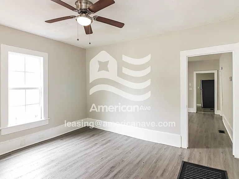 973524_005_living_room_5.jpg