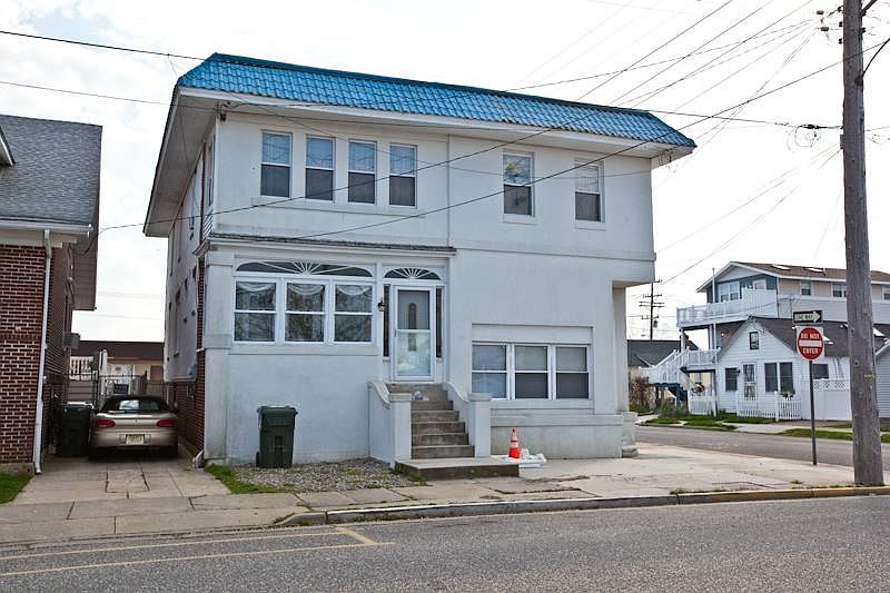 2nd image of 328 W Wildwood Ave