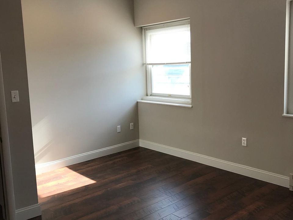 2nd image of 49 Easton Rd APT 5
