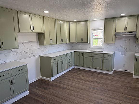 4th image of 2831 Tulip Dr