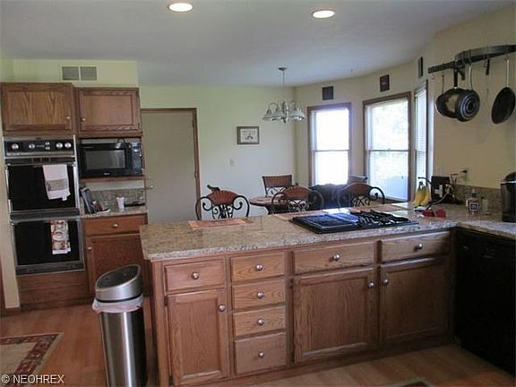 5th image of 2112 Deerfield Dr