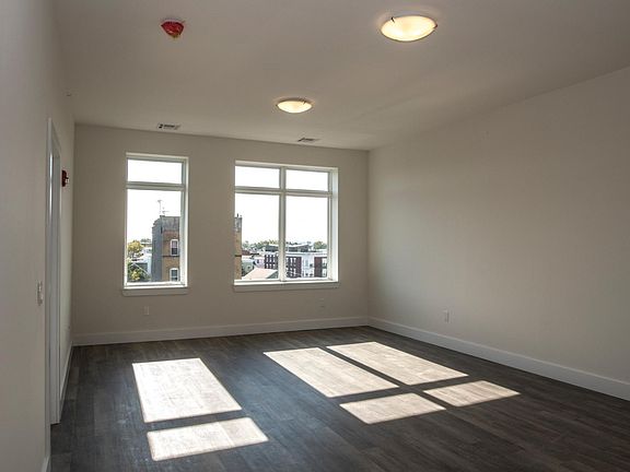 3rd image of 120 Green St Unit 514
