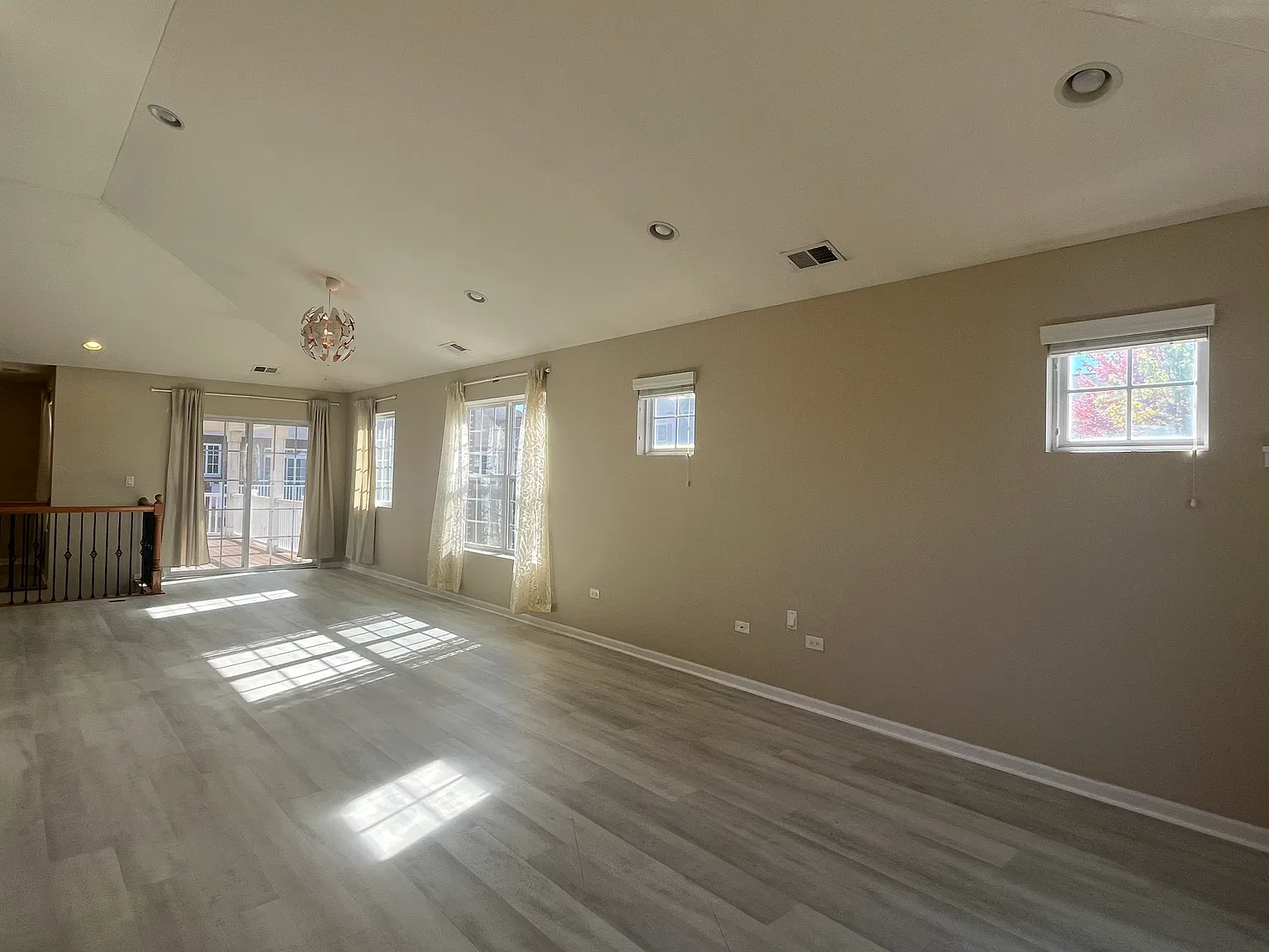 3 bed, 2095 sqft, $2,900 — Photo 2