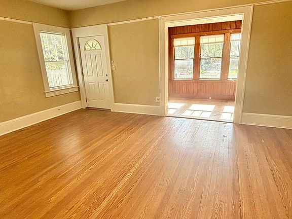 4th image of 2355 Park St