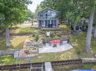 8915 Robinwood Ct, Jackson, MI 49201