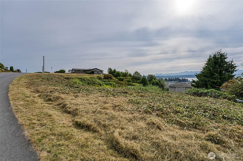 3rd image of 38063 Fawn Road NE