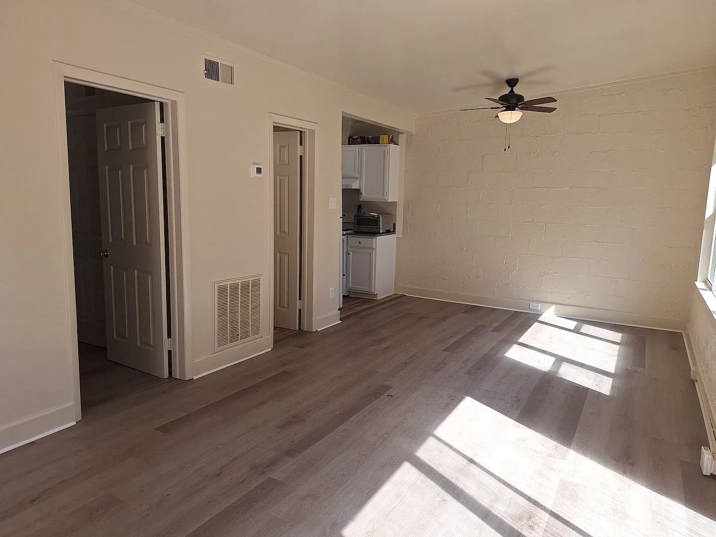 SOUTH 140 — Photo 3
