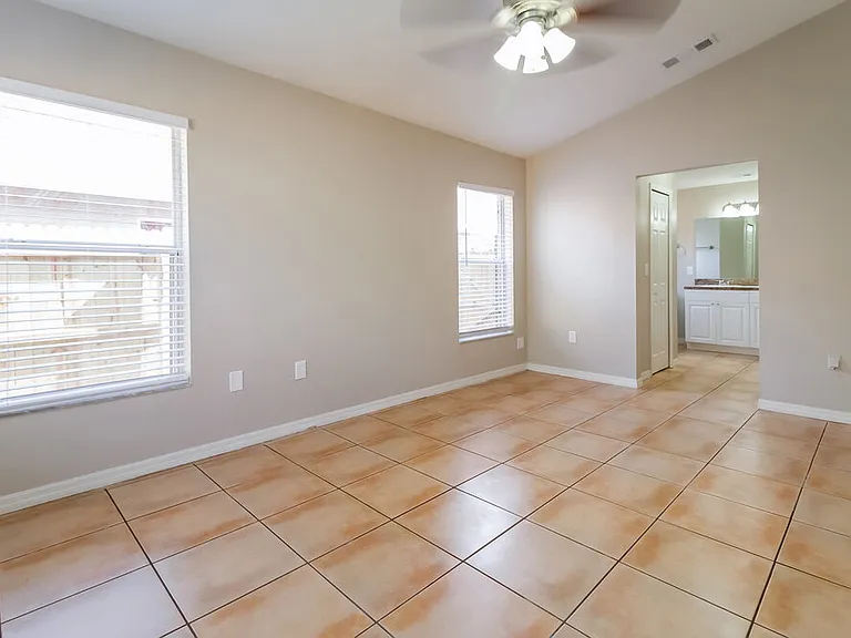 312 Riunite Cir — Photo 11