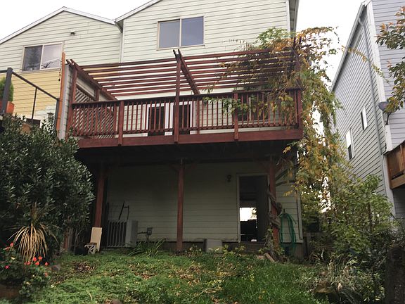 Large backyard balcony/deck