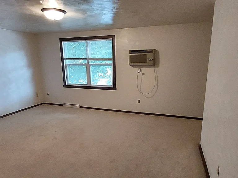 Photos are of a similar unit.. Photos were taken before unit was cleaned.