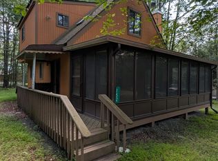 152 Wyalusing Dr, Pocono Lake, PA 18347
