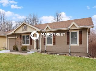 306 E 17th St, Kearney, MO 64060
