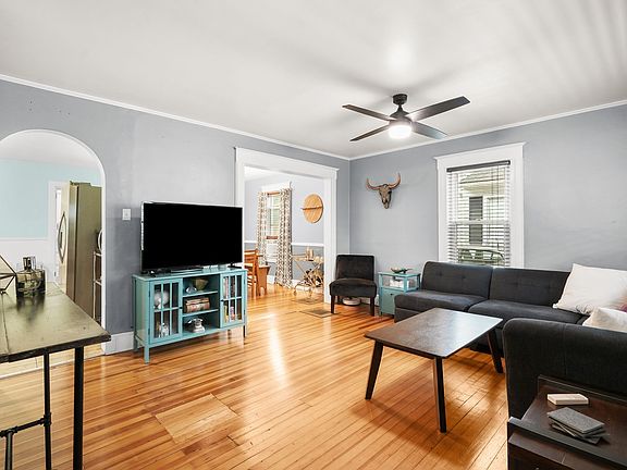 5th image of 43 Baxter St