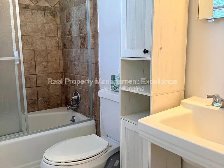 120 E Rowan St — Photo 27