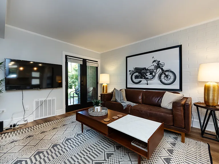 2323 Beacon St #14 — Photo 10