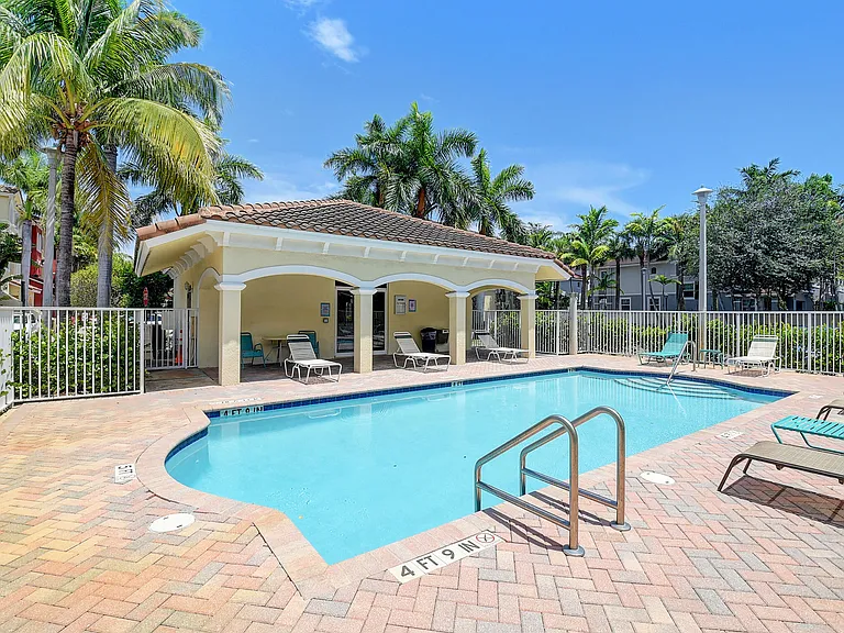 525 Bayfront Dr — Photo 33