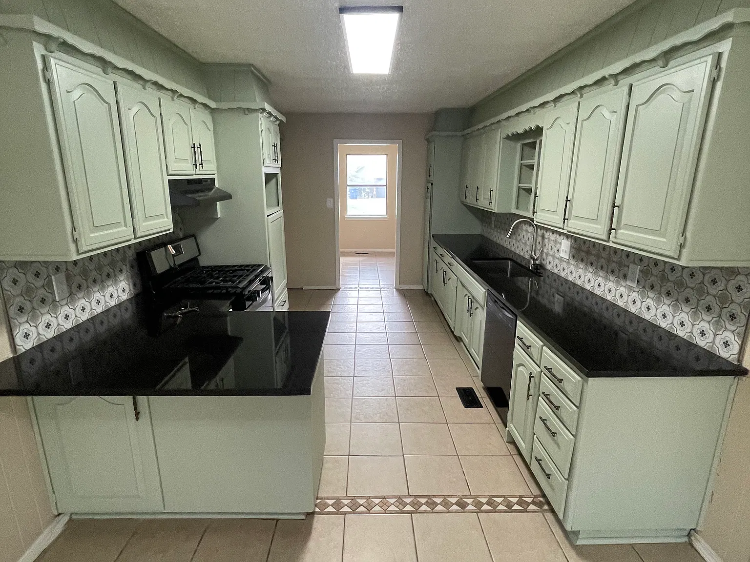 3 bed, 1746 sqft, $1,825 — Photo 4