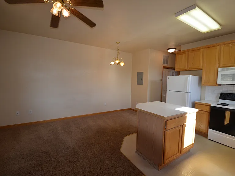 Platte View Dr. 6-Plex — Photo 7