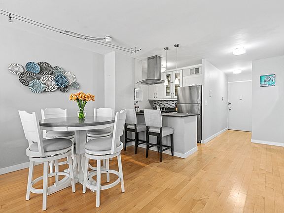 3rd image of 7 E 14th St APT 901