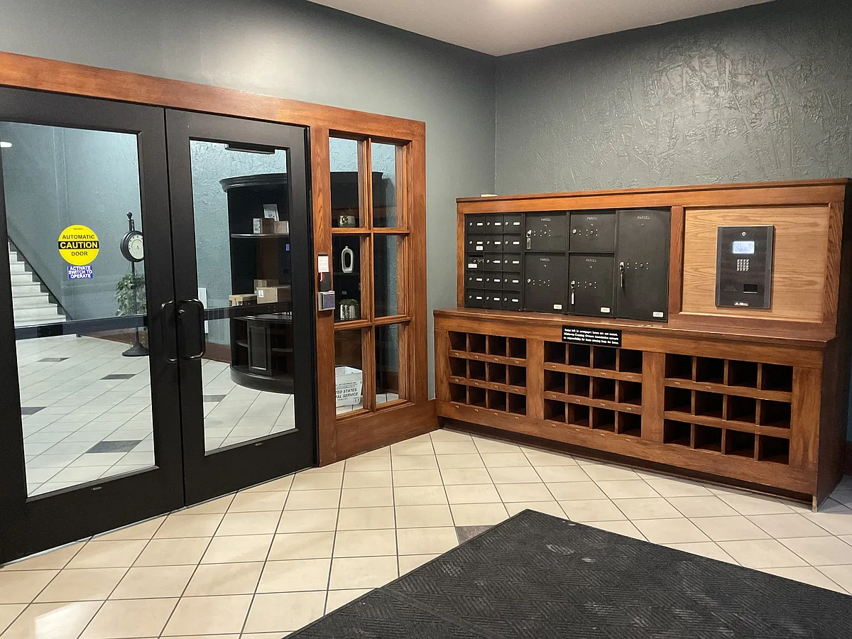 Building Photo - 112 W Washington Blvd #1-319