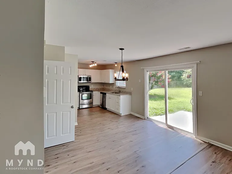 303 Holton Dr — Photo 8