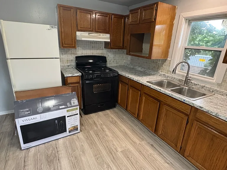 208 Main St #B — Photo 2
